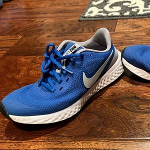 Nike Revolution